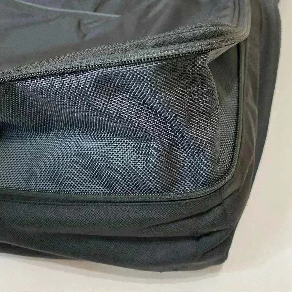 Tumi Tech bag 5112D padded laptop expandable bag unisex travel by messenger bag